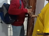 &iexcl_Dios m&iacute_o! Mi hermanastra realmente sabe c&oacute_mo tener un orgasmo